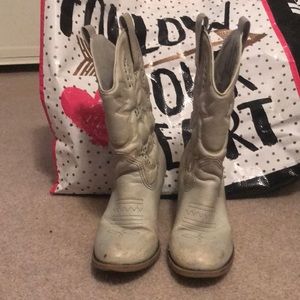 Short cowgirl boots